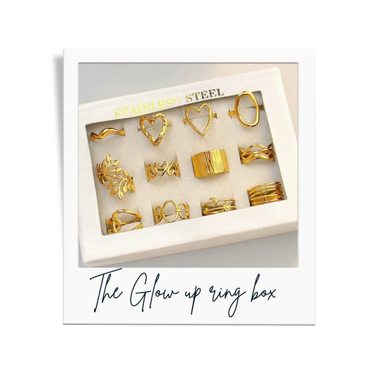 The Glow up ring box :💎🛎️🛎️🛎️🎀❤️💍 Es una caja que contiene 12 anillos de acero inoxidable . Para regalos , compartir con amigas , familias etc……🎁 -Los anillos son ajustables -Se pueden comprar individuales🙋🏽‍♀️👌🏽