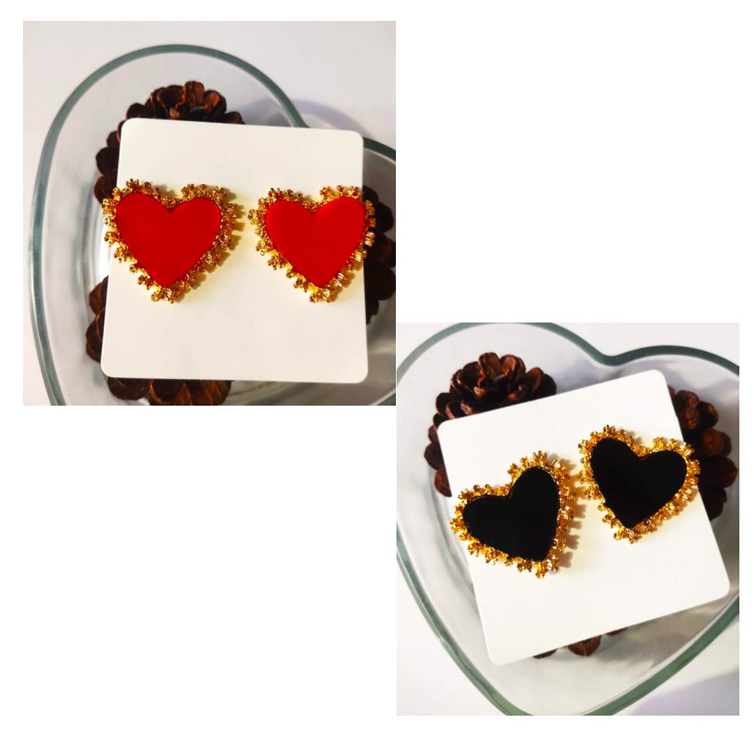 Estos aretes te harán sentir en un palacio 👑🔱👸🏽 Modelos Reyna 🌻 Colores : Blanco 🤍, rojo ❤️, Negro 🖤